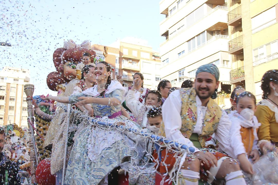 Colectivos festeros durante las fiestas de la Magdalena. Archivo
