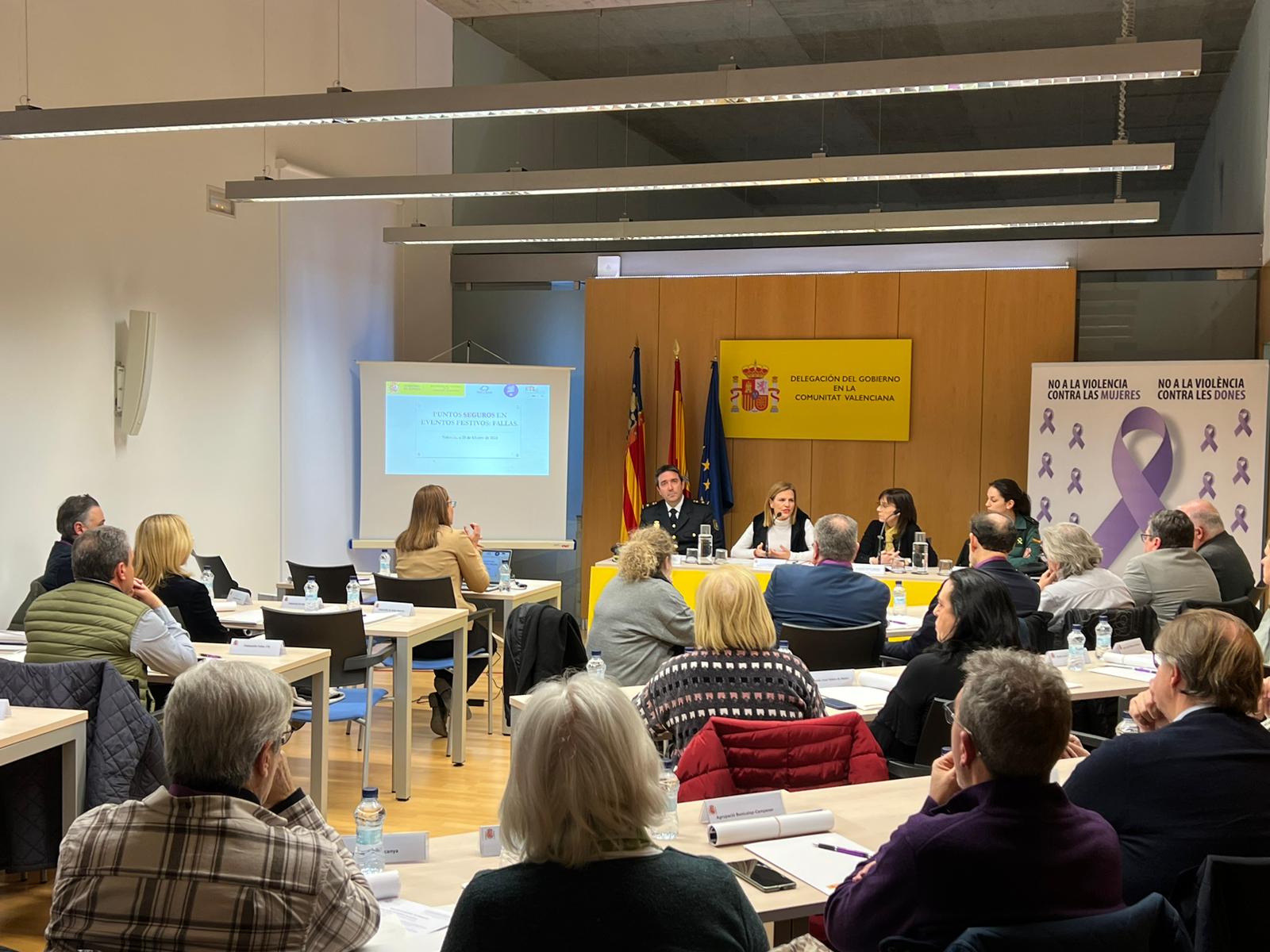 Mesa de trabajo con representantes de las asociaciones falleras y las sociedades musicales junto a la Unidad de Coordinación contra la Violencia sobre la Mujer de la Delegación del Gobierno y Fuerzas y Cuerpos de Seguridad del Estado