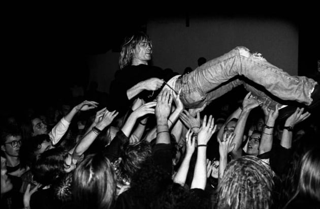 Kurt Cobain en un concierto de Nirvana