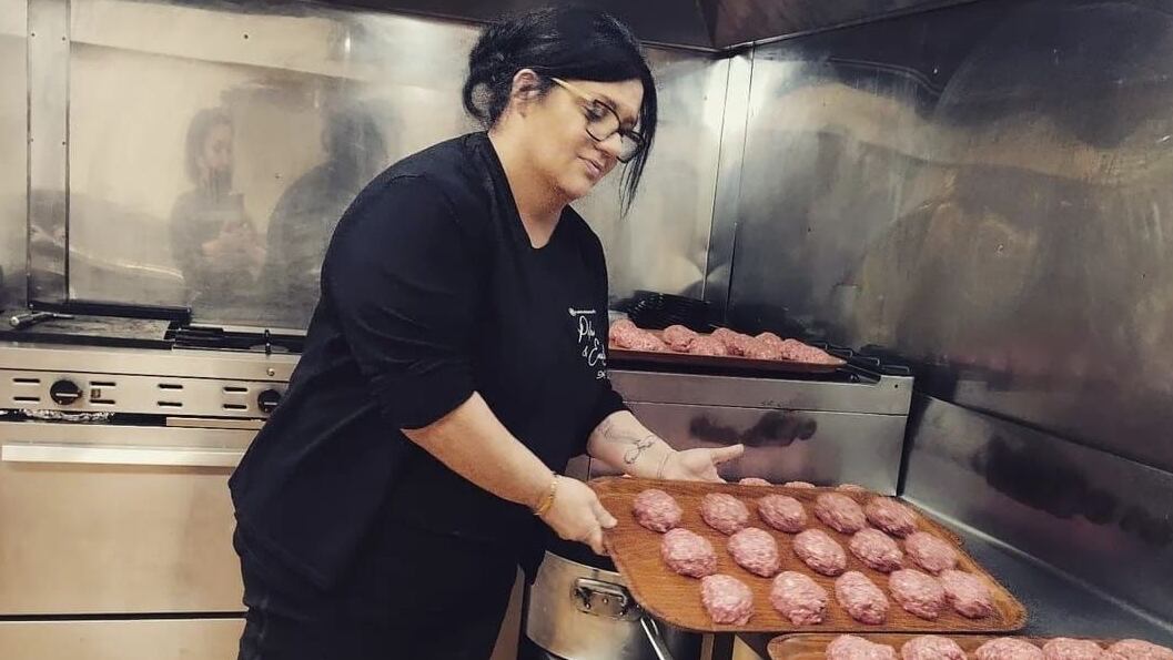 Pilar Pastor Caballero, entre fogones.