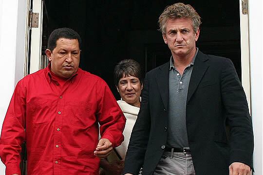El actor Sean Penn con el presidente de Venezuela Hugo Chavez en el Palacio de Miraflores en Caracas