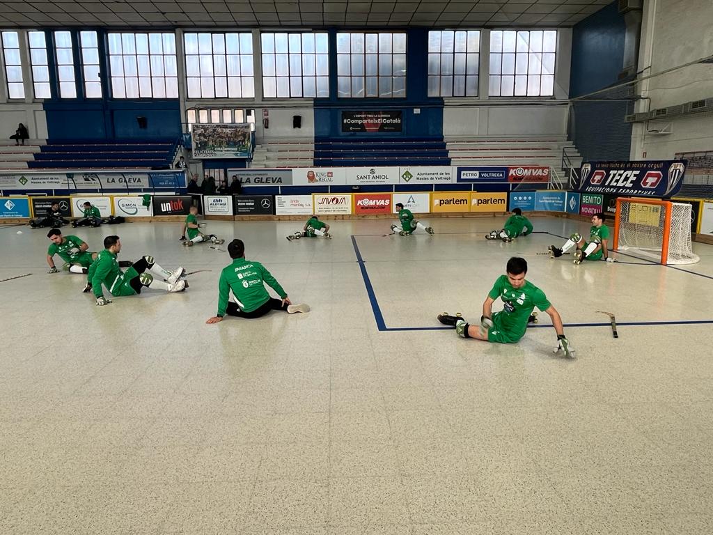 El Liceo calienta antes del partido contra el Voltregà