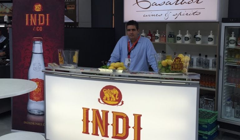 Stand de la sevillana INDI&CO Tonic en el Bar Convent Berlín, uno de los salones de coctelería más prestigiosos del mundo