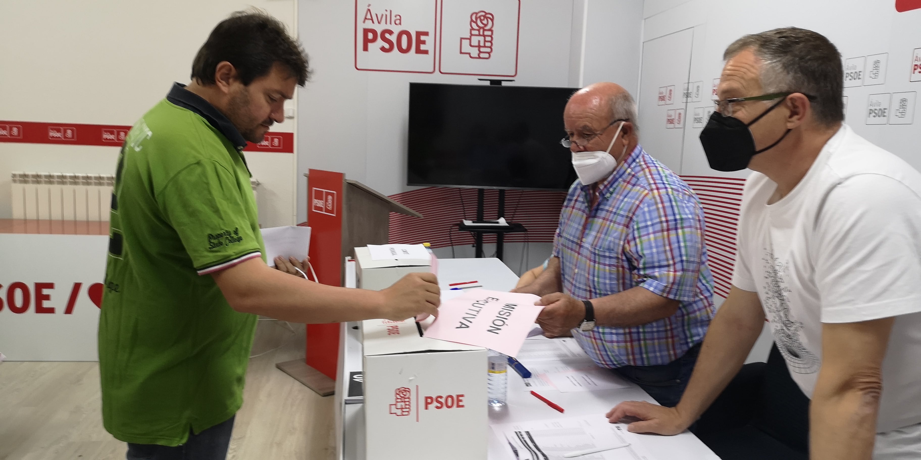 Iván Zazo en el momento de la votación