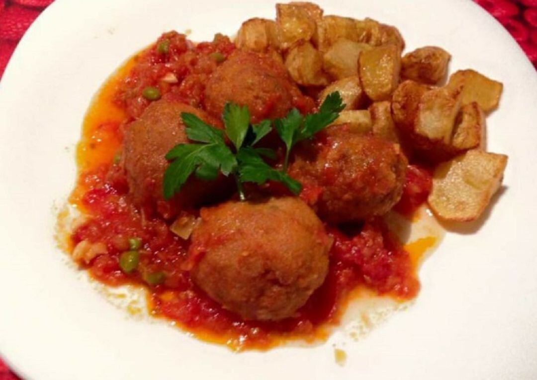 Albóndigas en salsa de tomate casera