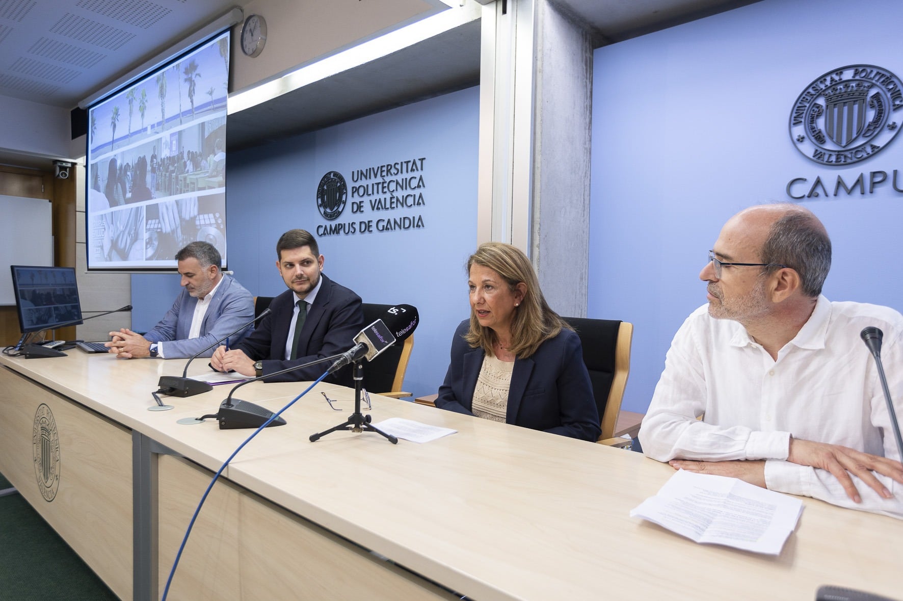 José Millet, José Manuel Prieto, Rosa Andrés y el secretario general del campus de Gandia, José Pelegrí, durante el acto de presentación del Campus Salud Gandia.