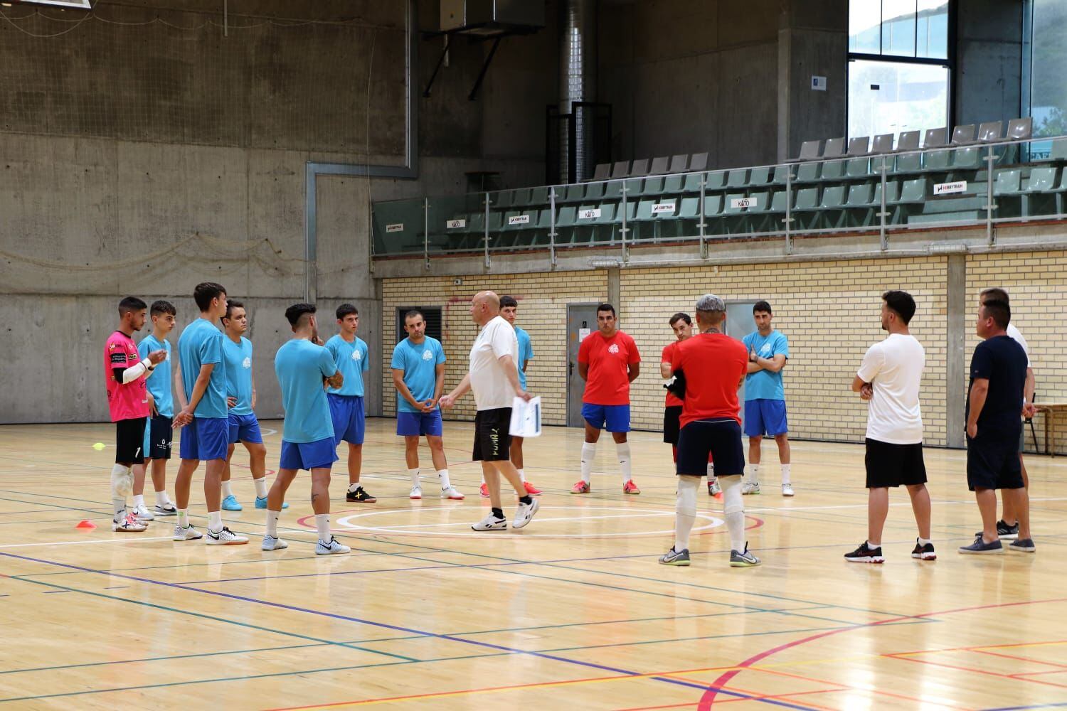 La escuadra berciana entrenó en el pabellón de Toral de los Vados.