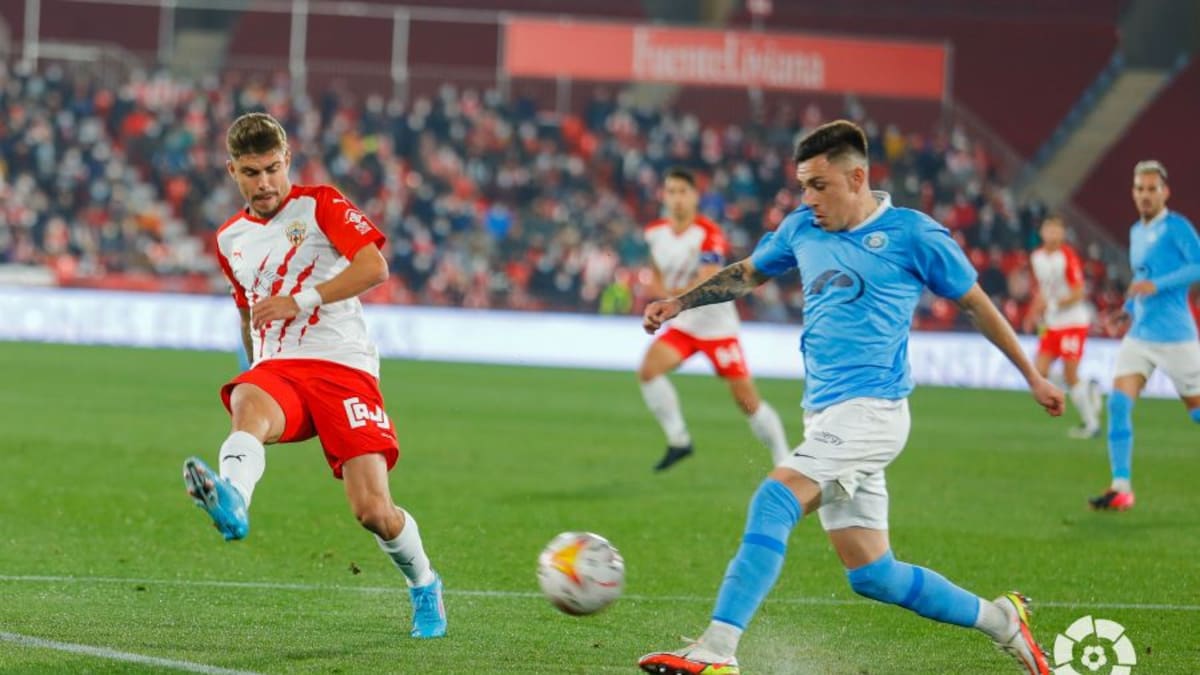 2-0. Un penalti dudoso y un golazo de Sadiq tumban a la UD Ibiza en Almería