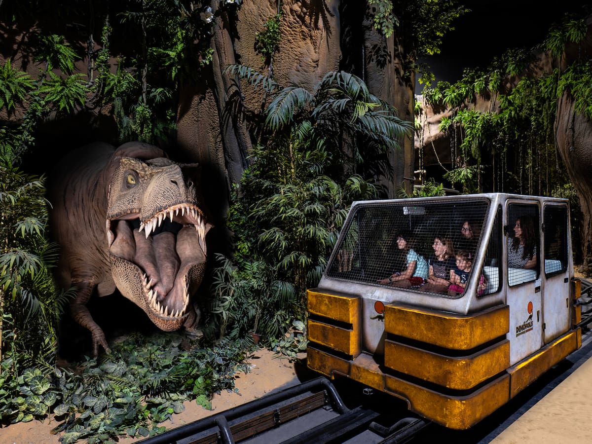 Dinópolis abre la temporada con la celebración de su 25 aniversario