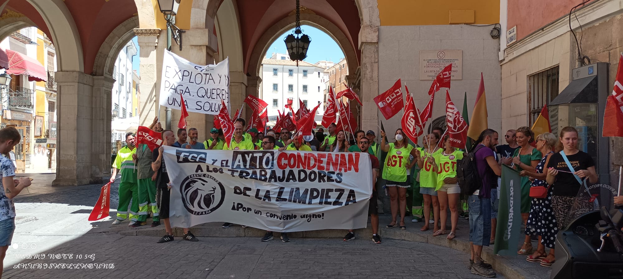 Concentración este jueves 28 de julio de los trabajadores de limpieza de Cuenca a las puertas del ayuntamiento.