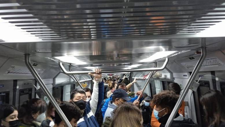 interior de un tren de cercanías de Renfe en Cantabria