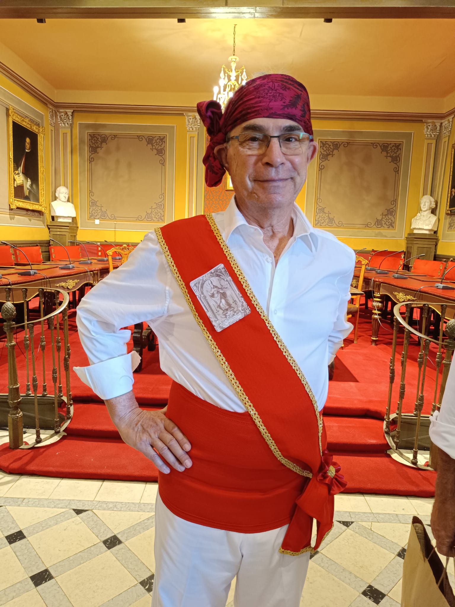 Fernando Noguero con la vestimenta de los Danzantes de San Ramón