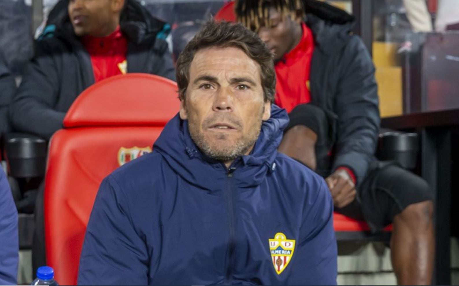 Cuando el entrenador de la UD Almería sale al paso de las críticas.