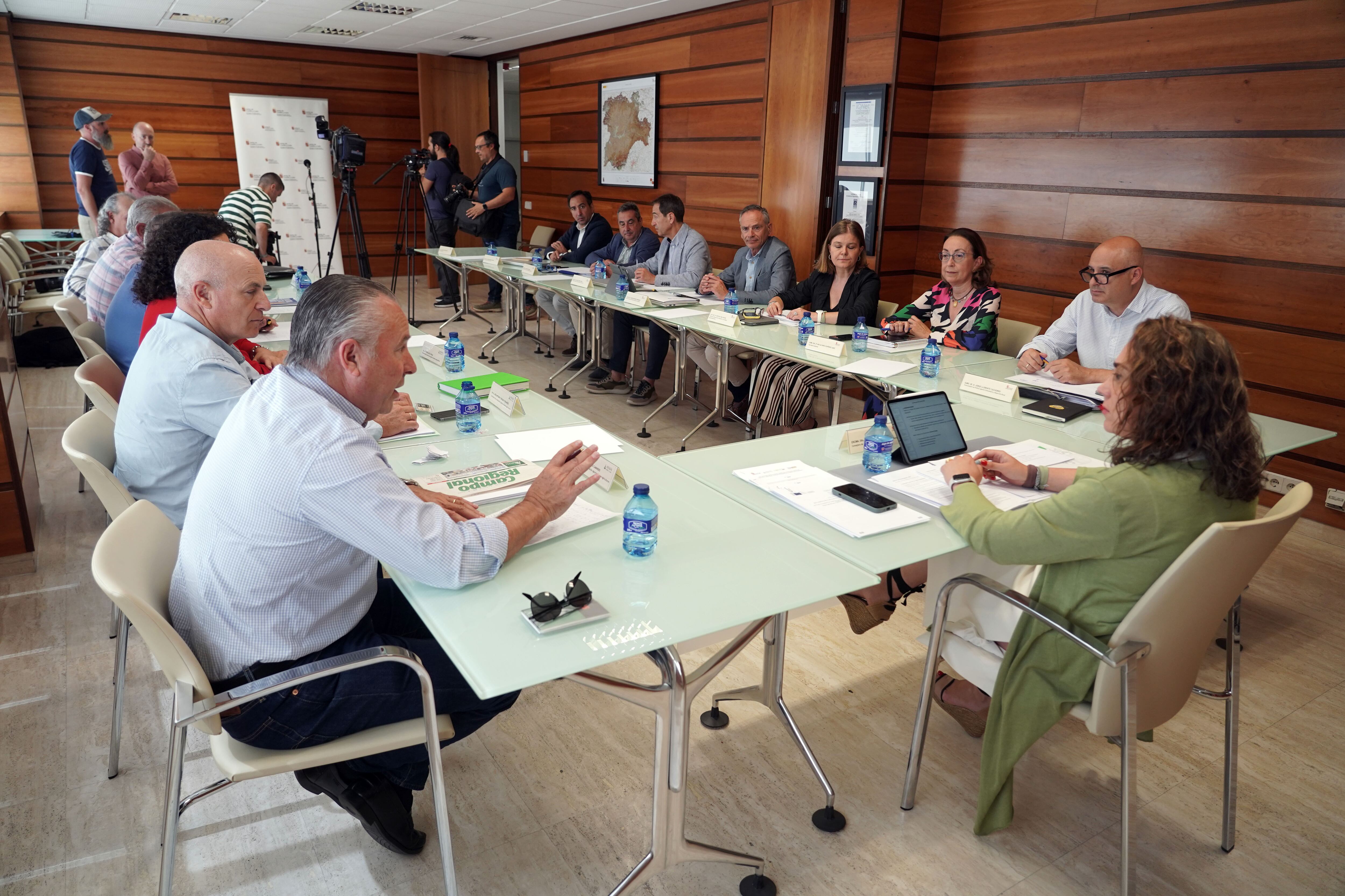 La consejera de Agricultura, Ganadería y Desarrollo Rural, María González Corral, preside la reunión del Consejo Agrario de Castilla y León