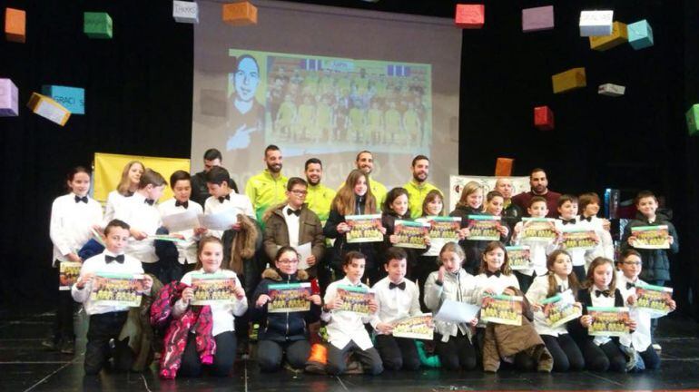 Jugadores del Jaén Paraíso Interior FS visitan a los alumnos de la SAFA