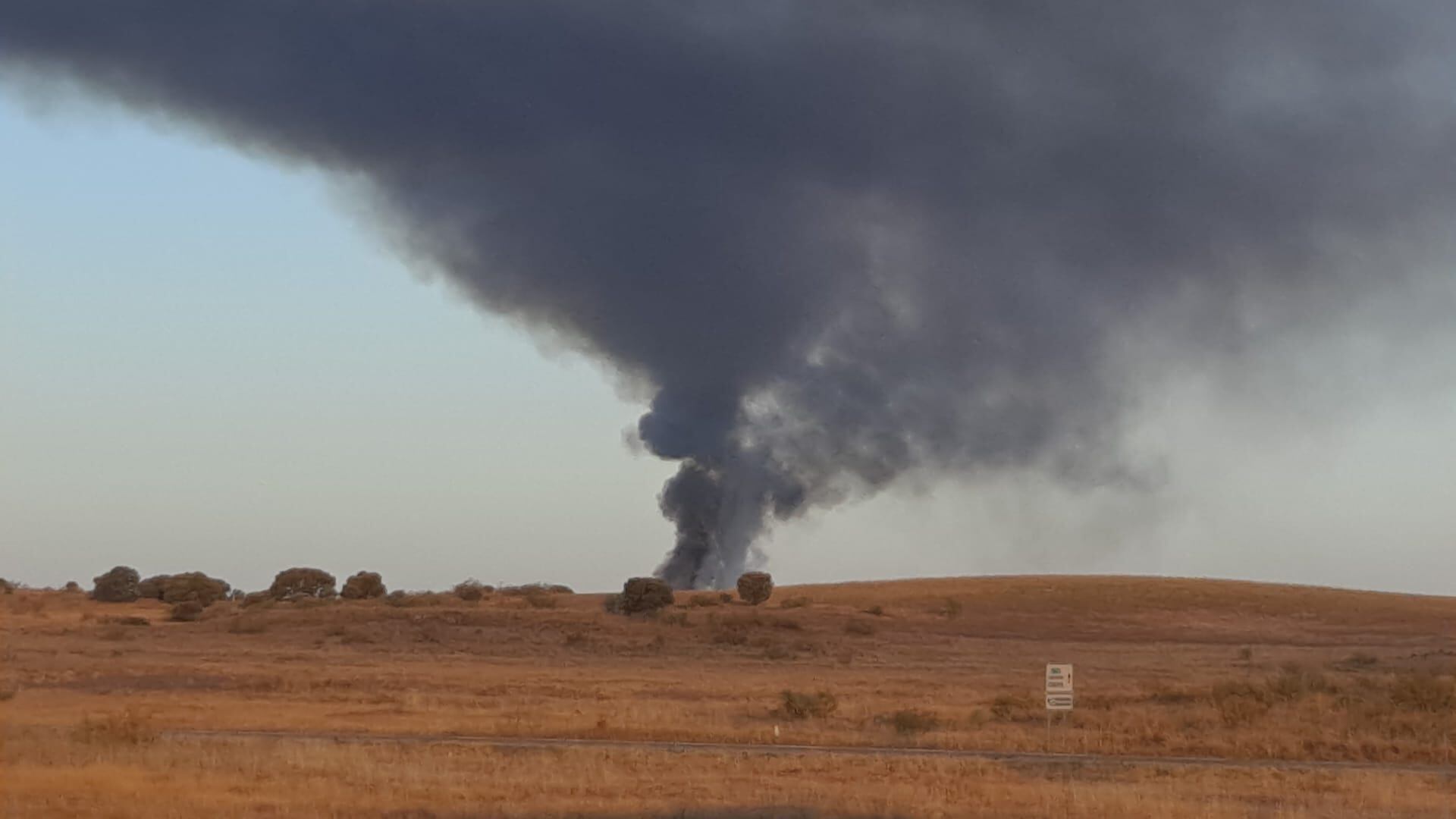 Columna de humo en la zona del vertedero de Zamora