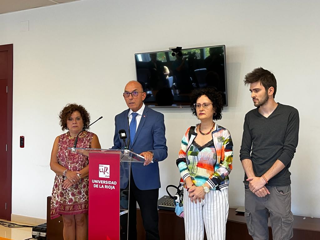 El rector de la Universidad de La Rioja, Juan Carlos Ayala, en la comparecencia de esta mañana