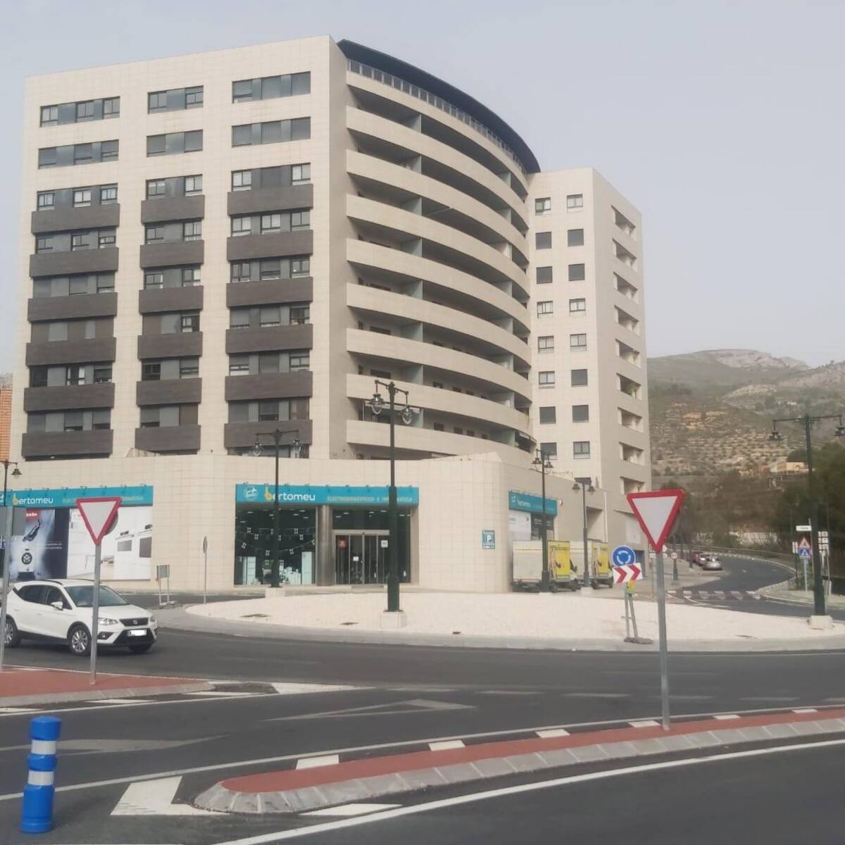 El Ministerio de Transportes cede al Ayuntamiento de Alcoy la titularidad de la rotonda del acceso norte