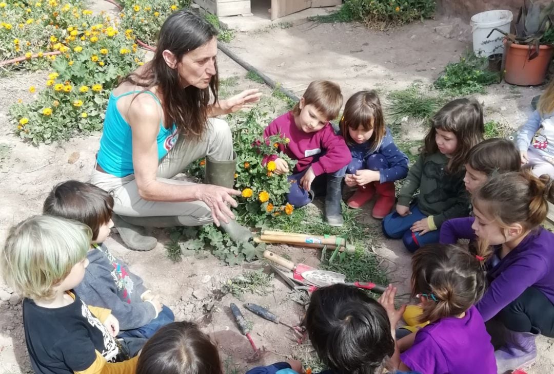 Clase sin libros de texto en el colegio de Olba (Teruel).