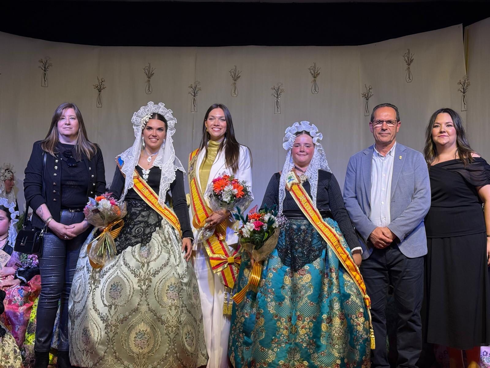 Reinas, Regidora y Autoridades