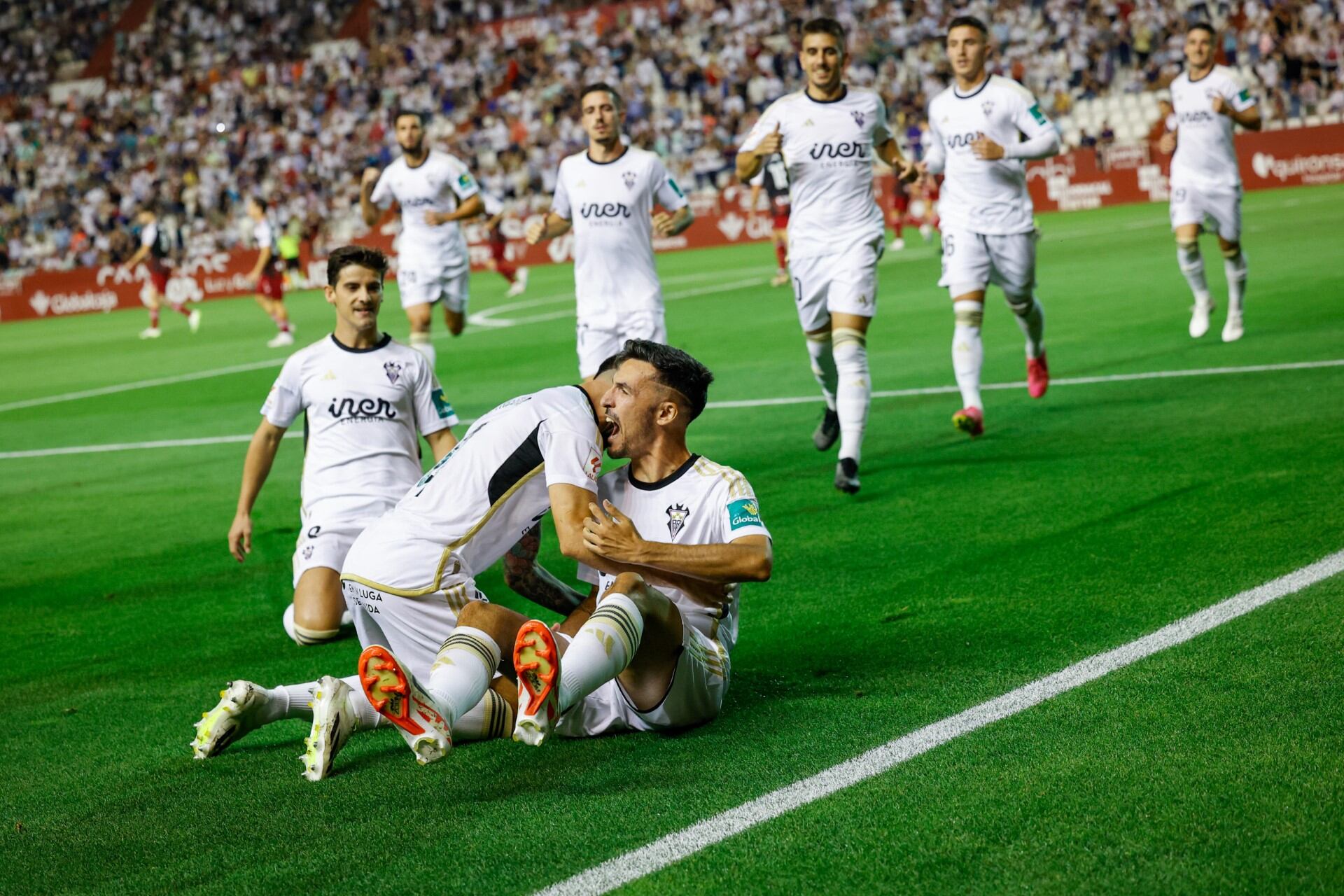 Quiles celebra uno de sus goles con el Albacete