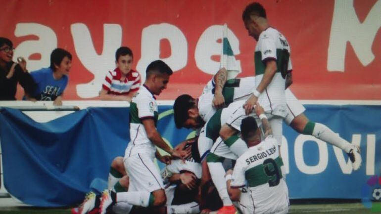 Los jugadores del Elche C.F. celebran el segundo gol ante el Lugo