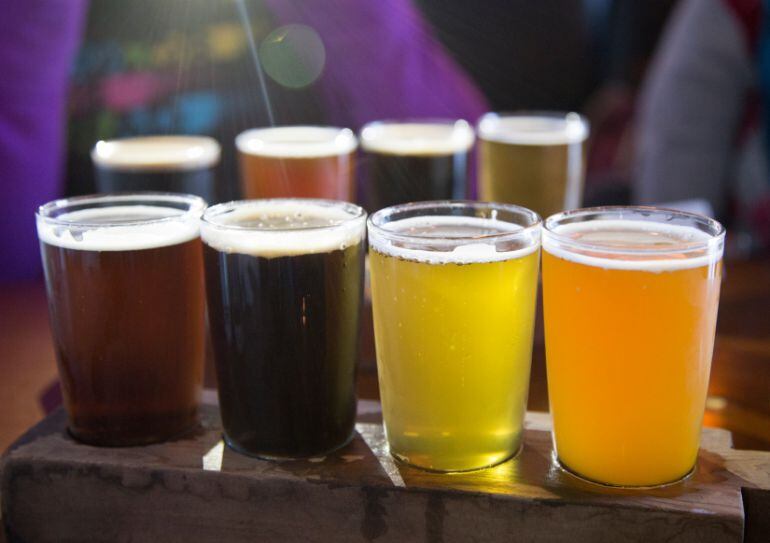 Cervezas de colores.