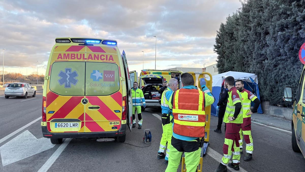 Ciudadanos, Policía Local y sanitarios del SUMMA 112 salvan la vida a un hombre en Fuenlabrada