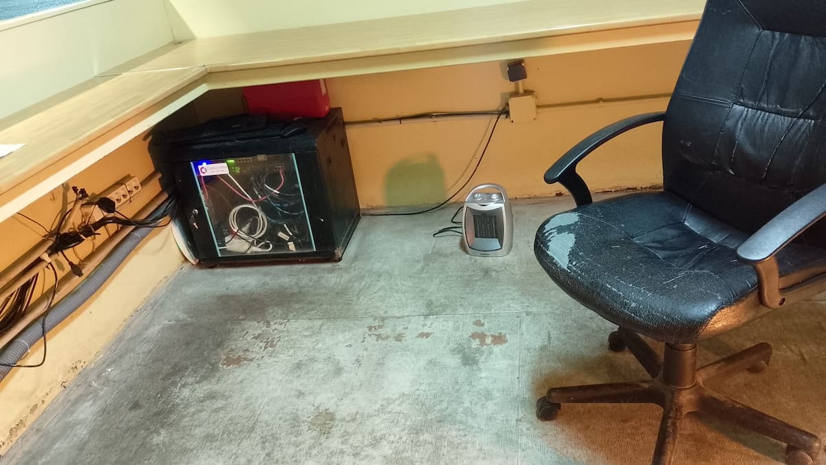 En una garita, de noche y solo con un calefactor: la situación que denuncian algunos trabajadores de la fundación Legado Bustillo