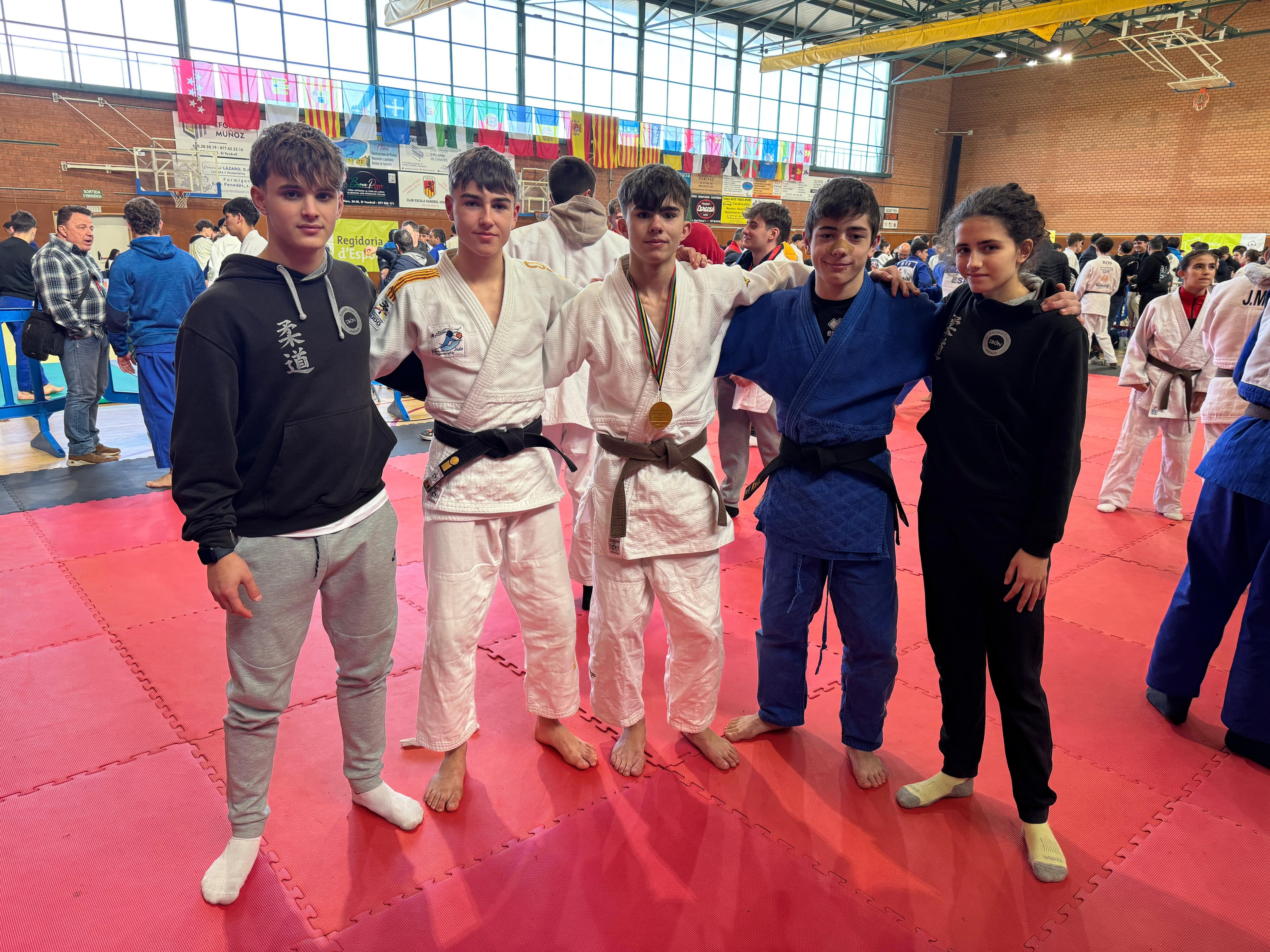 Deportistas del Club Judo Ibón en El Vendrell