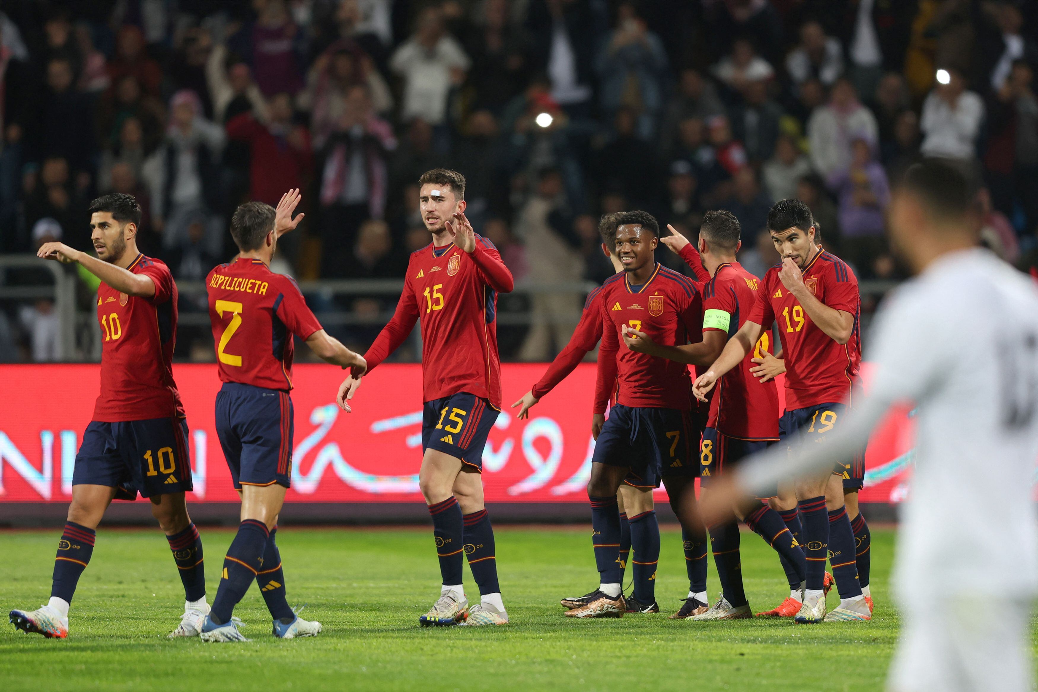 España celebra uno de sus goles ante Jordania