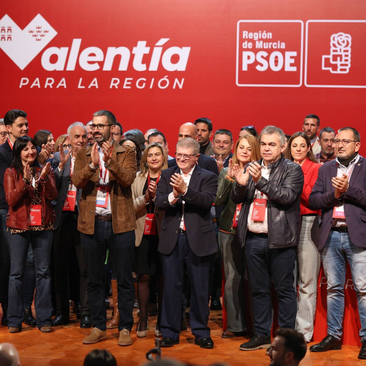 Santos Cerdán le muestra el camino a Lucas de la candidatura a la Presidencia en el inicio del congreso regional