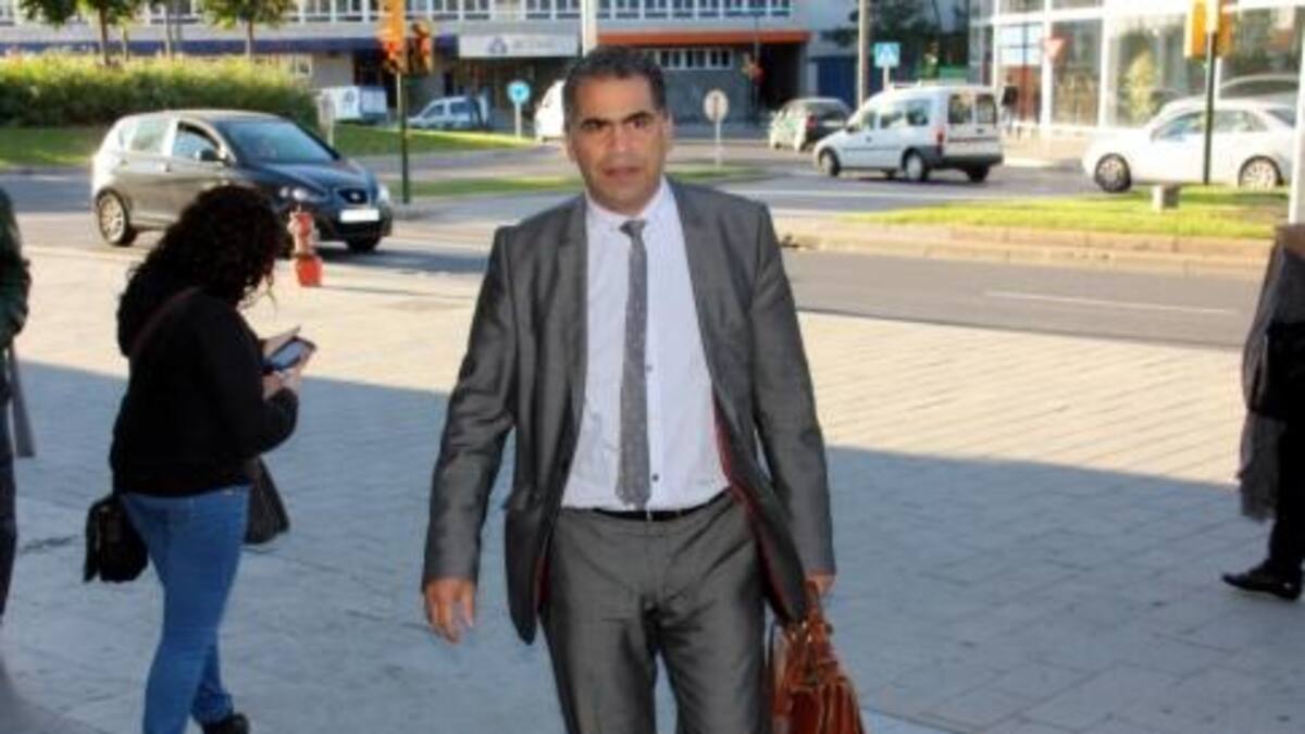 Proposa canviar el significat de la paraula 'moro' i incloure-hi connotacions racistes