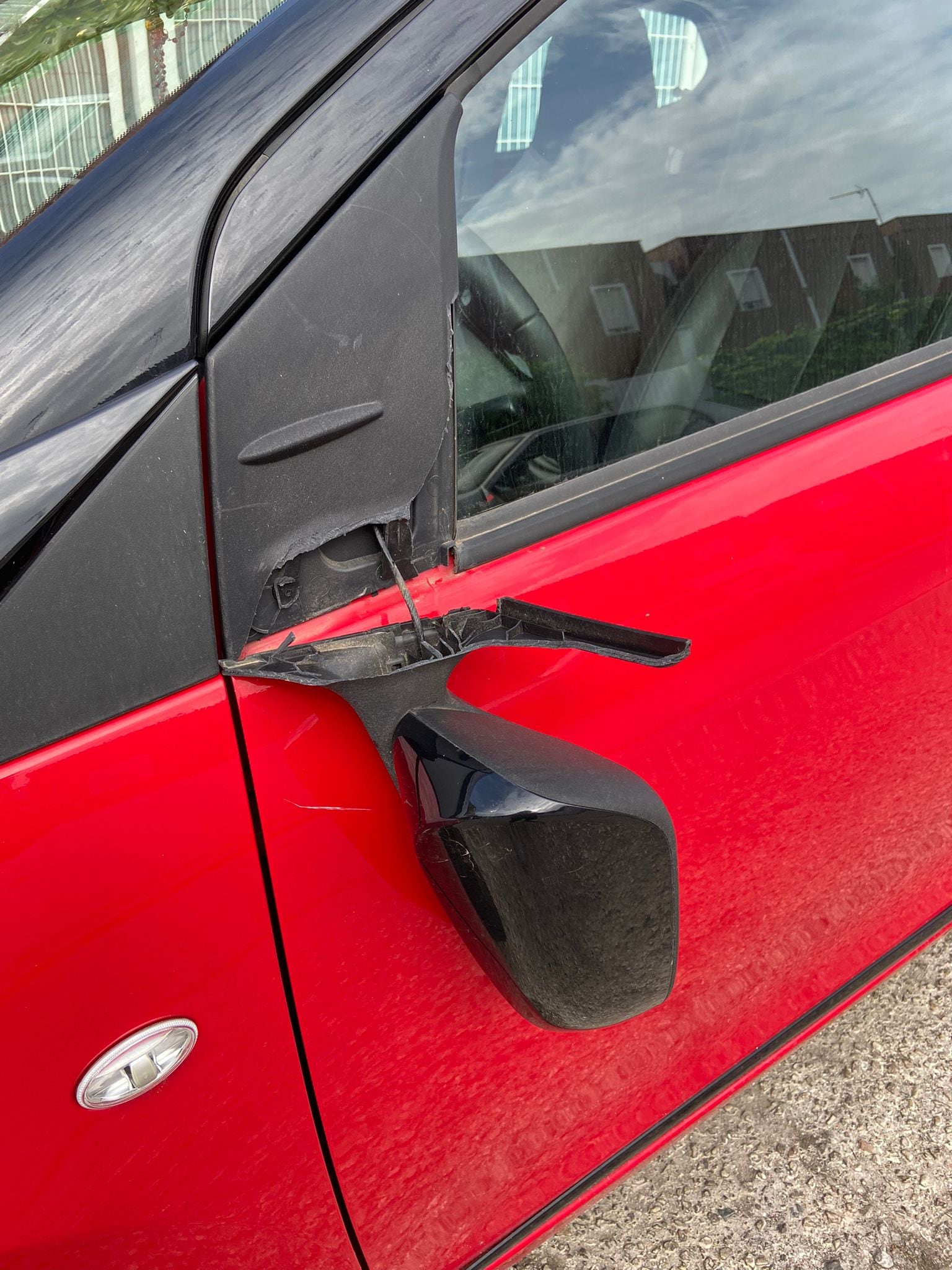 Espejo retrovisor dañado