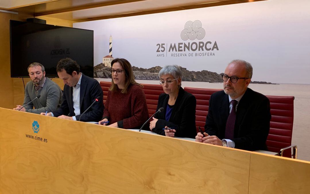 Administraciones y Endesa anunciaron para febrero el inicio de las obras para reducir la contaminación de la central térmica de Maó. 