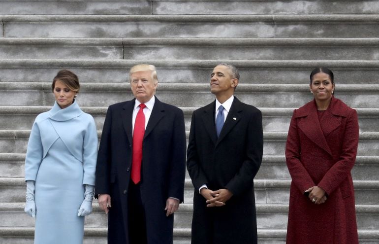 Michelle y Barack Obama junto a Donald y Melania Trump en la investidura de Trump en 2017