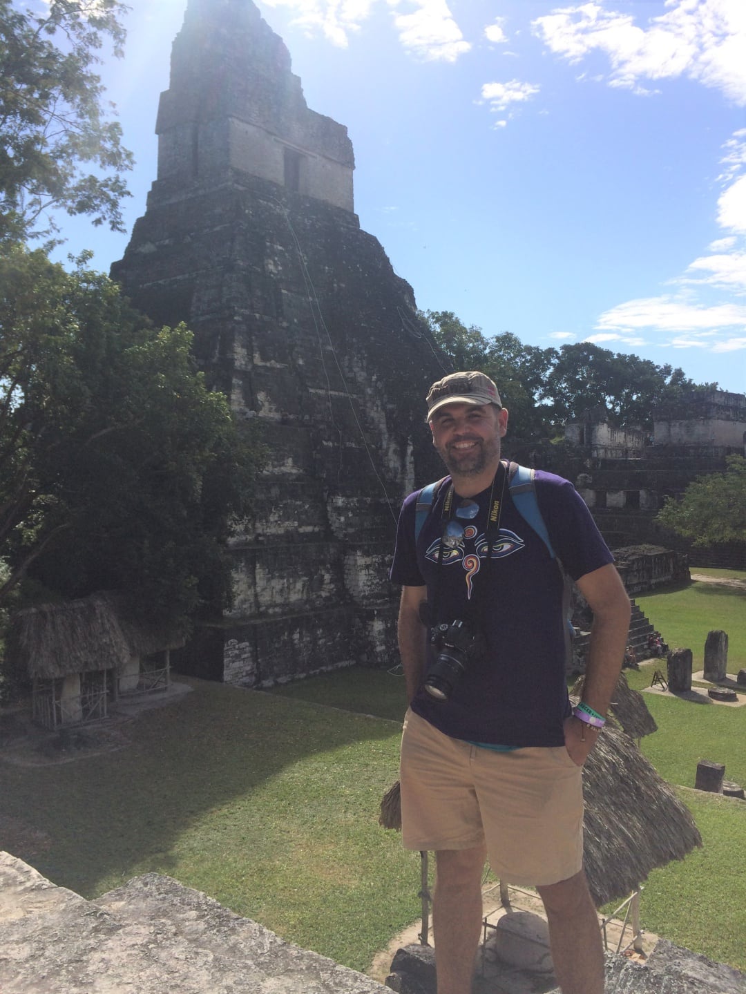 Mario, en la Gran Plaza de Tikal, en Guatemala