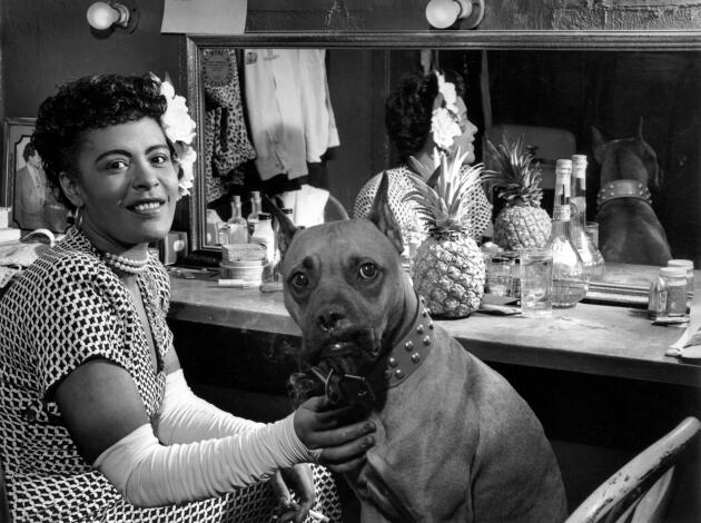 Billie Holiday junto a su perro en 1940