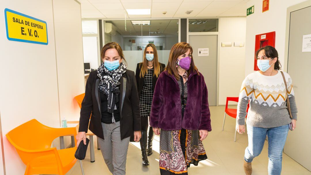 Consejera de Empleo y Políticas Sociales, Ana Belén Álvarez, Directora del ICASS, María Antonia Mora y Eva Fernández, nueva directora de EVO II