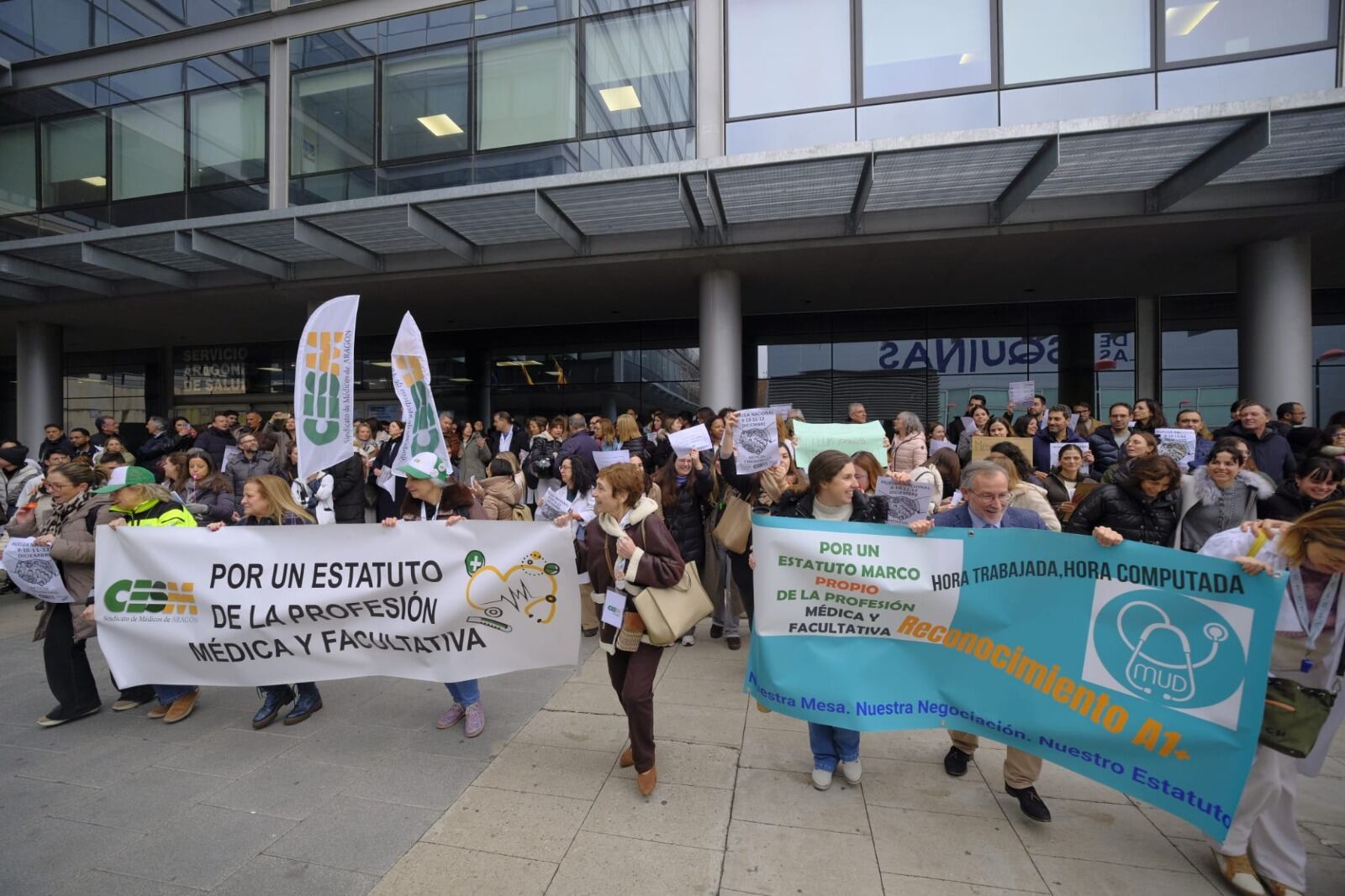 Concentración de los médicos en huelga en Aragón