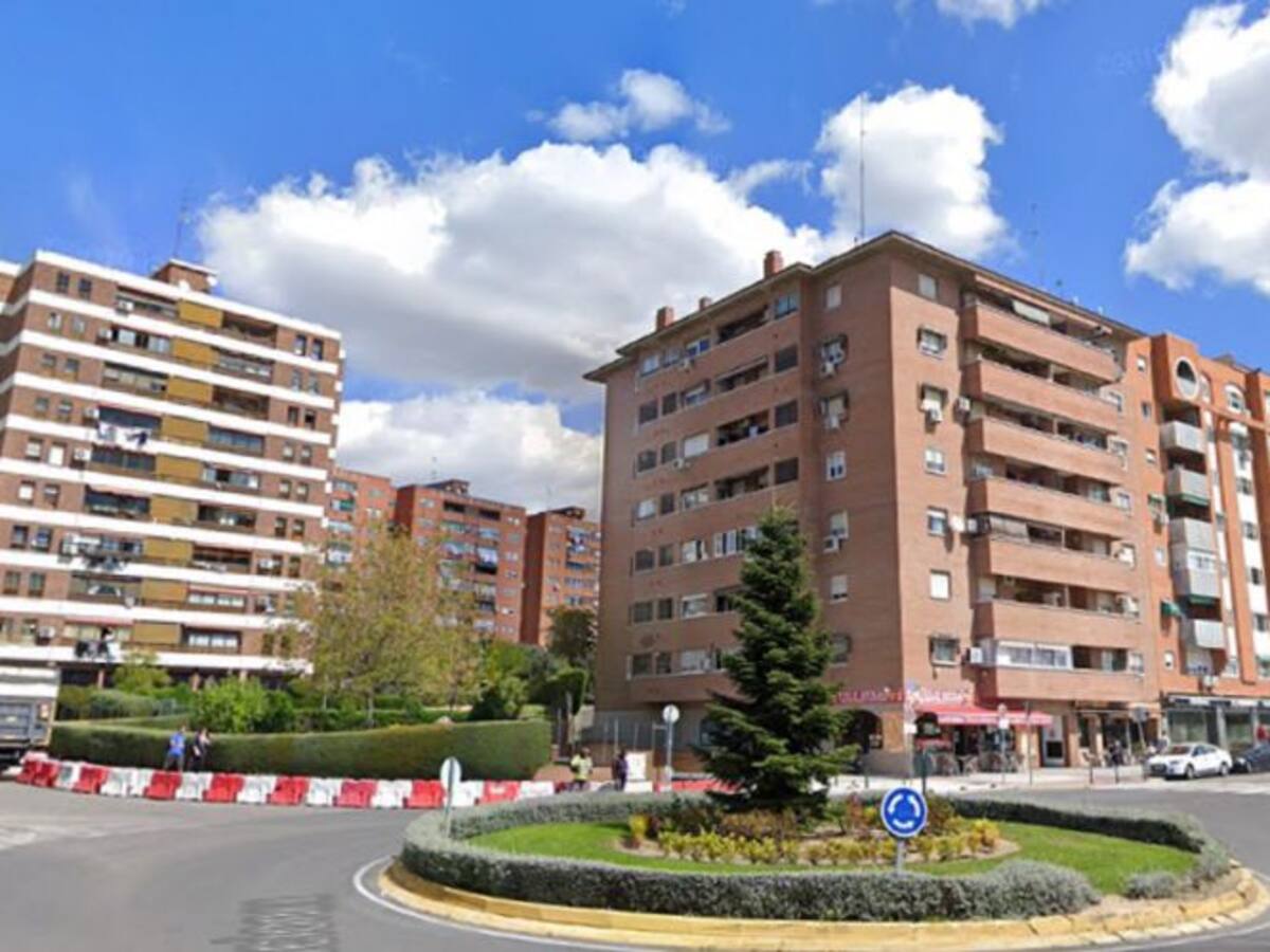 Un joven herido grave tras chocar su patinete contra un coche en Fuenlabrada