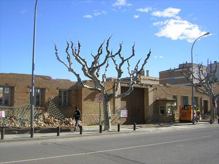 Trabajos de demolición de la Cárcel de Huesca