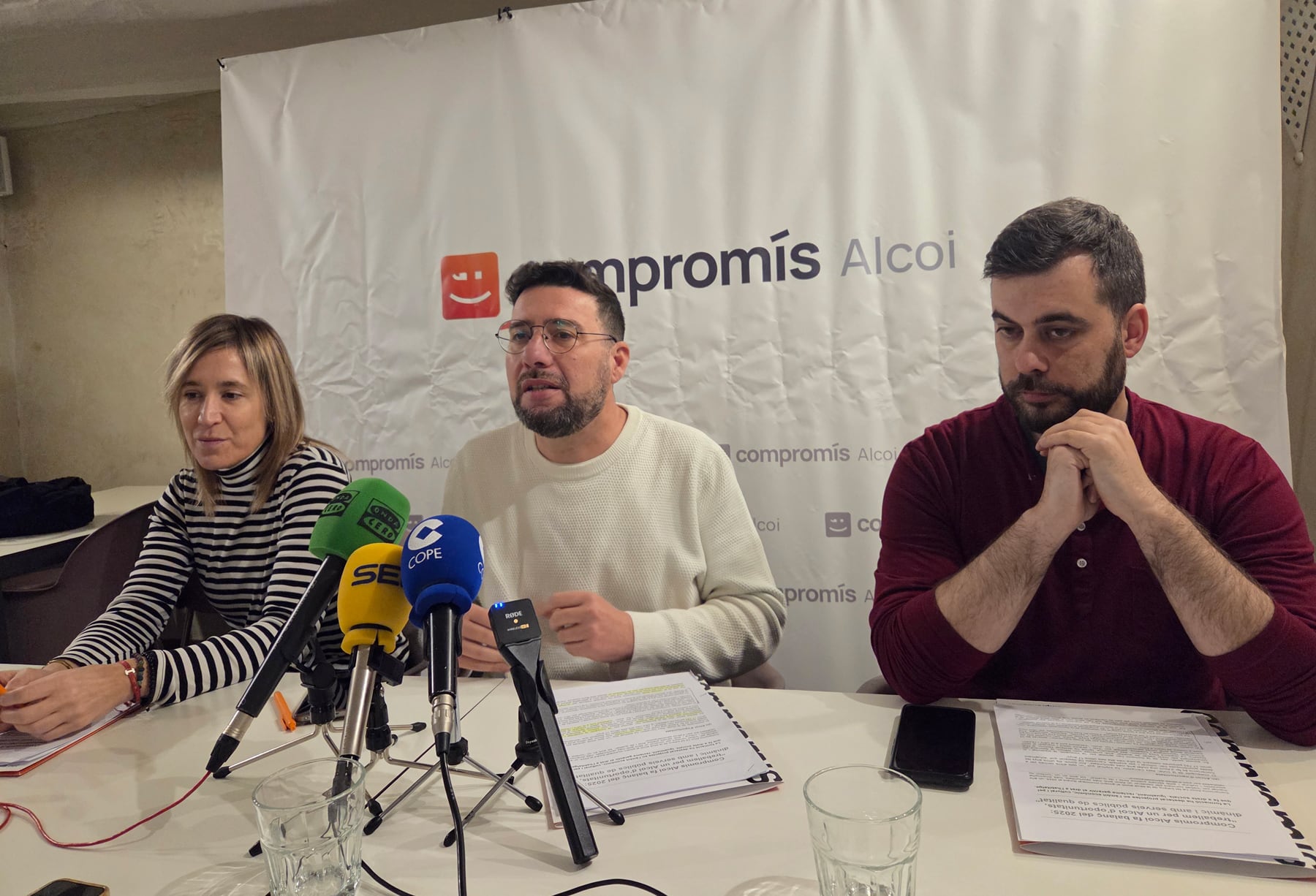 Elisa Guillem, Àlex Cerradelo y Carles Sansalvador, en su comparecencia ante los medios