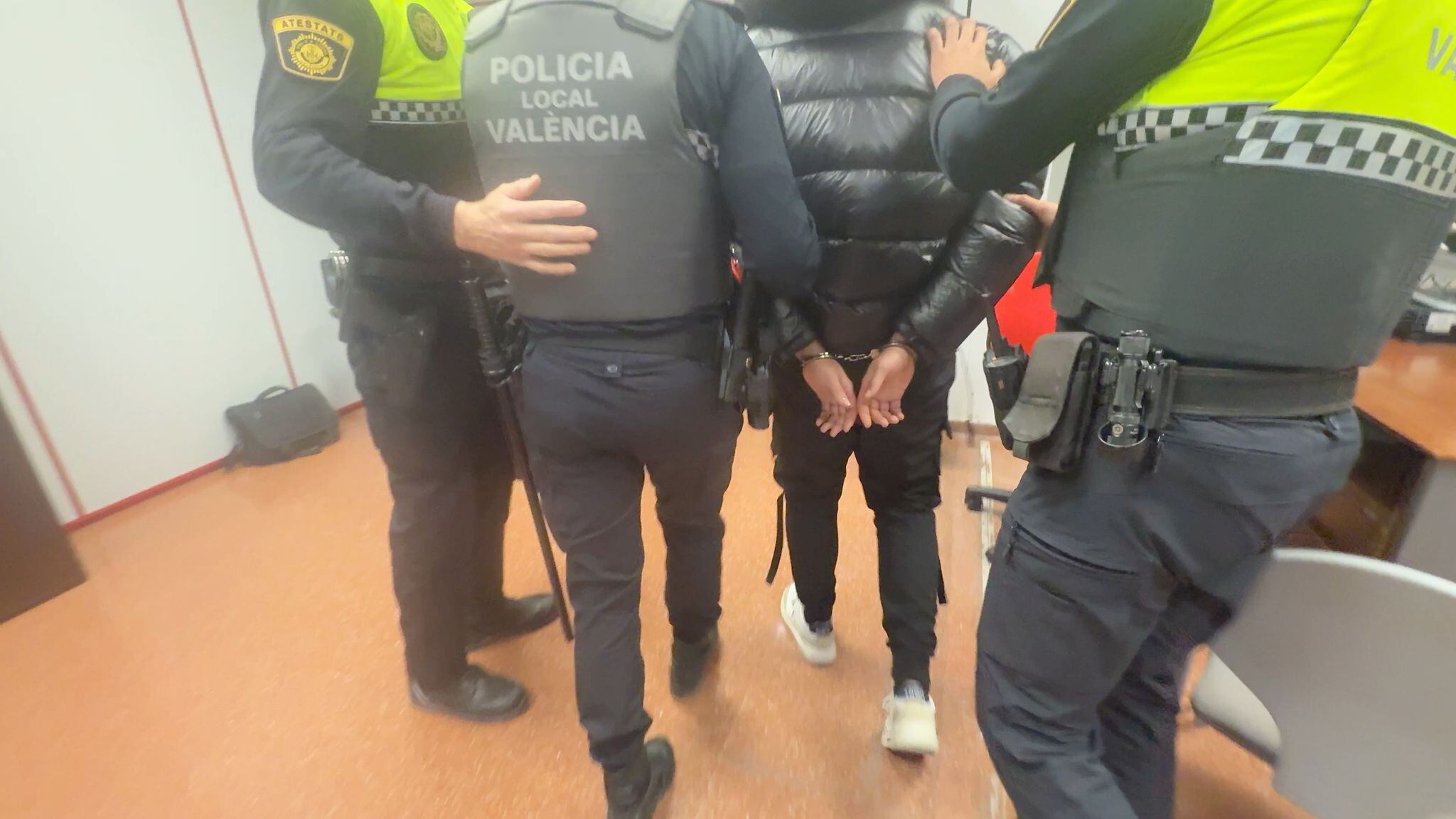 Detenido el presunto autor que huyó después de atropellar a una mujer, herida grave, en València