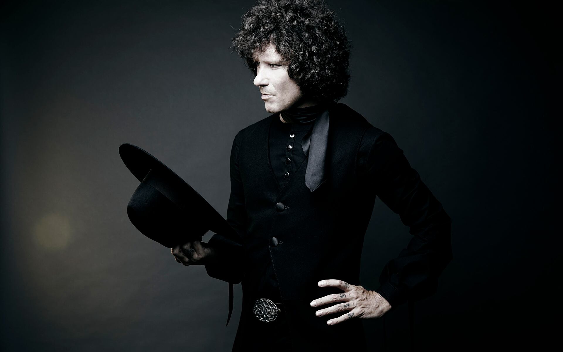 El artista Enrique Bunbury en una de sus fotos promocionales.
