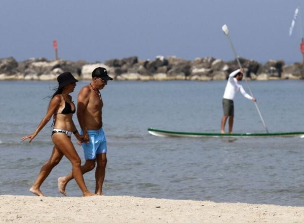 Primer día sin mascarillas al aire libre en Israel.