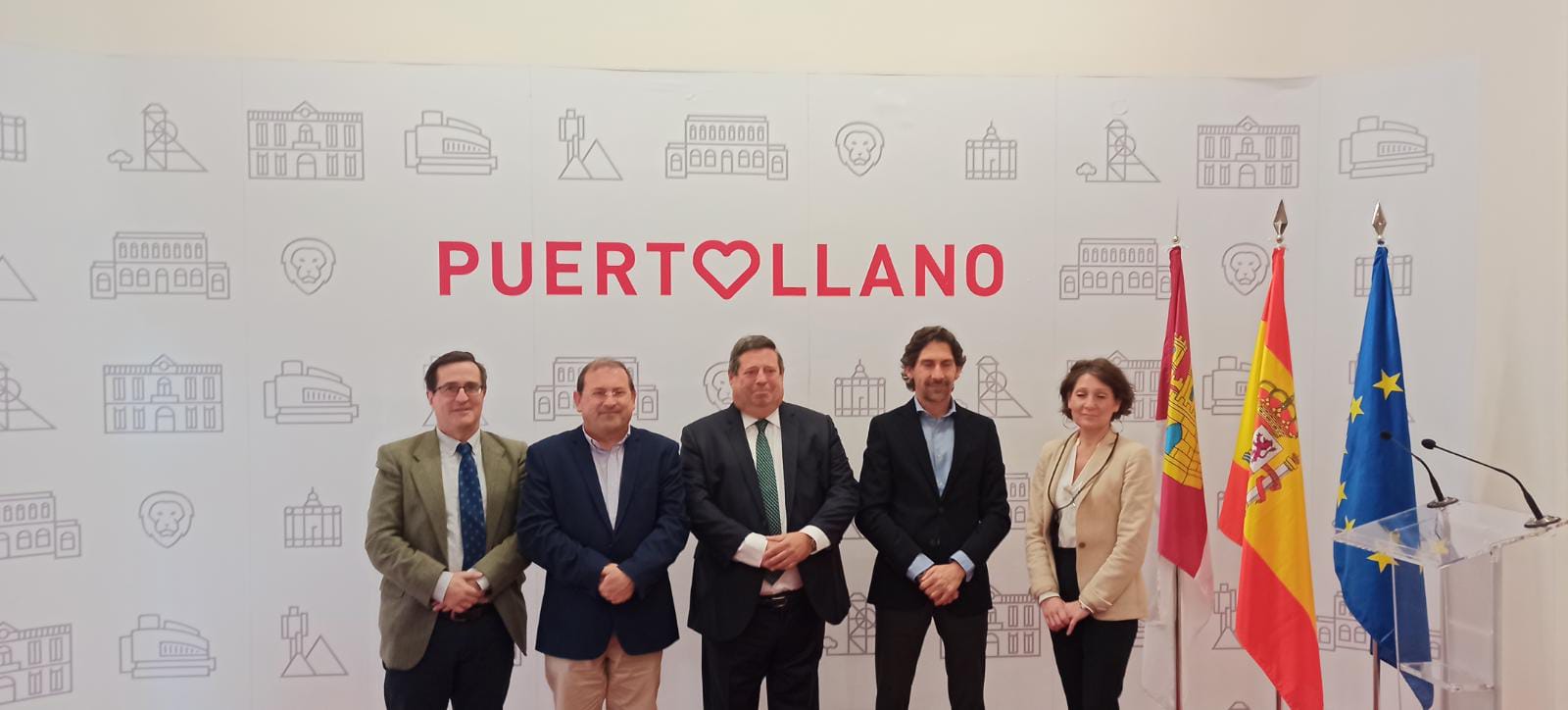 El alcalde, Adolfo Muñiz, junto con el director de la empresa Preco Juan Baena en la presentación de esta nueva empresa que llega a Puertollano