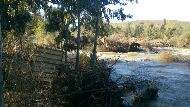 El río Zújar a su paso por Villanueva de la Serena (Badajoz) tras crecida del 1 de abril.