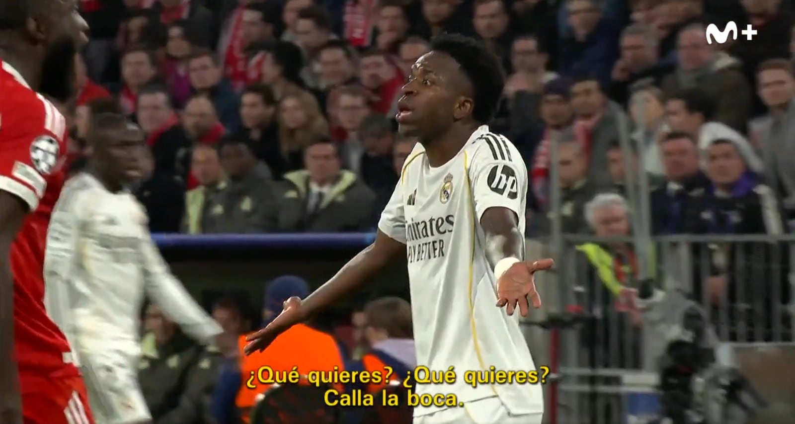 Vinícius carga contra Bellingham en un pique sobre el campo (@Movistar+)