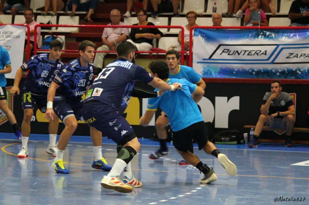 Merchán y Mosic, en una acción de la final ante el Maia